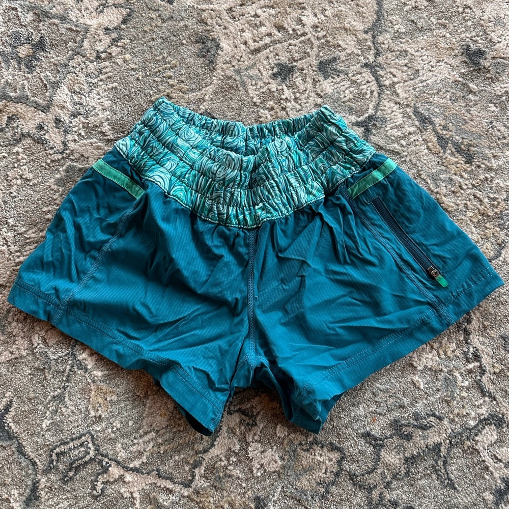 Vintage Lululemon Teal/Turquoise Women's Shorts